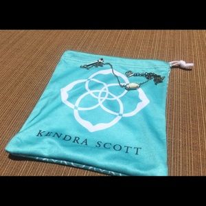 Elisa Pendant Necklace in Pearl and Silver and Bag